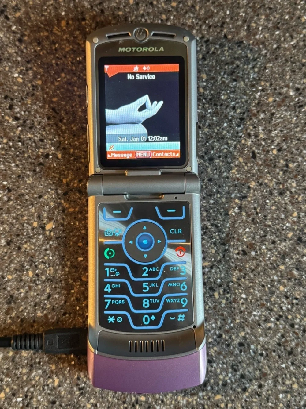 Motorola Razr Flip Phone with Charger!!Pink Verizon Works! Nostalgic Aesthetic